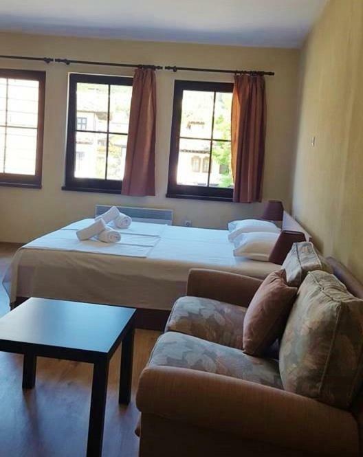 Часовника Hotel Tryavna Ngoại thất bức ảnh